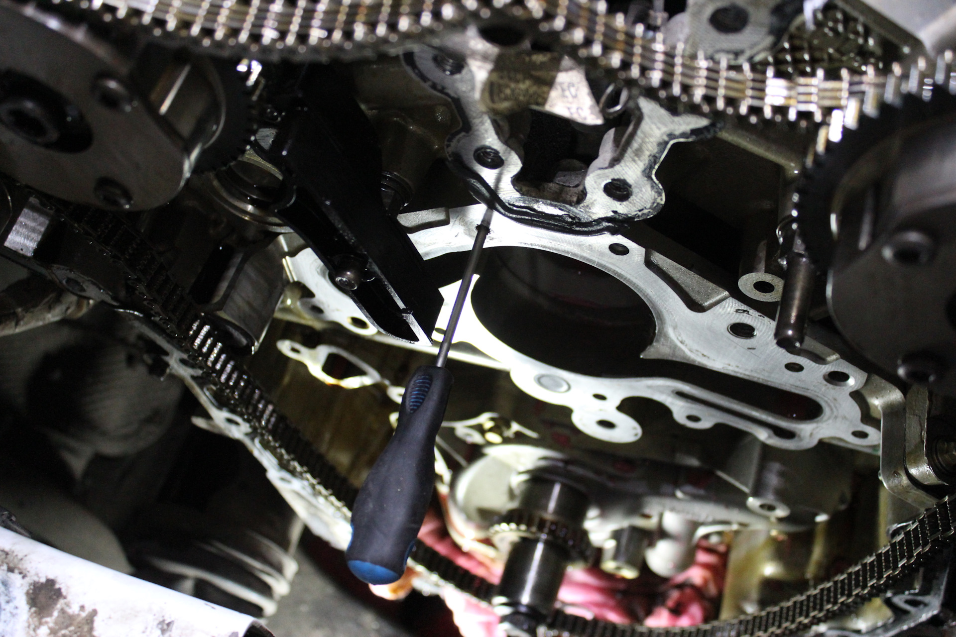 А вот так выгляди задний дренажный канал в блоке цилиндров